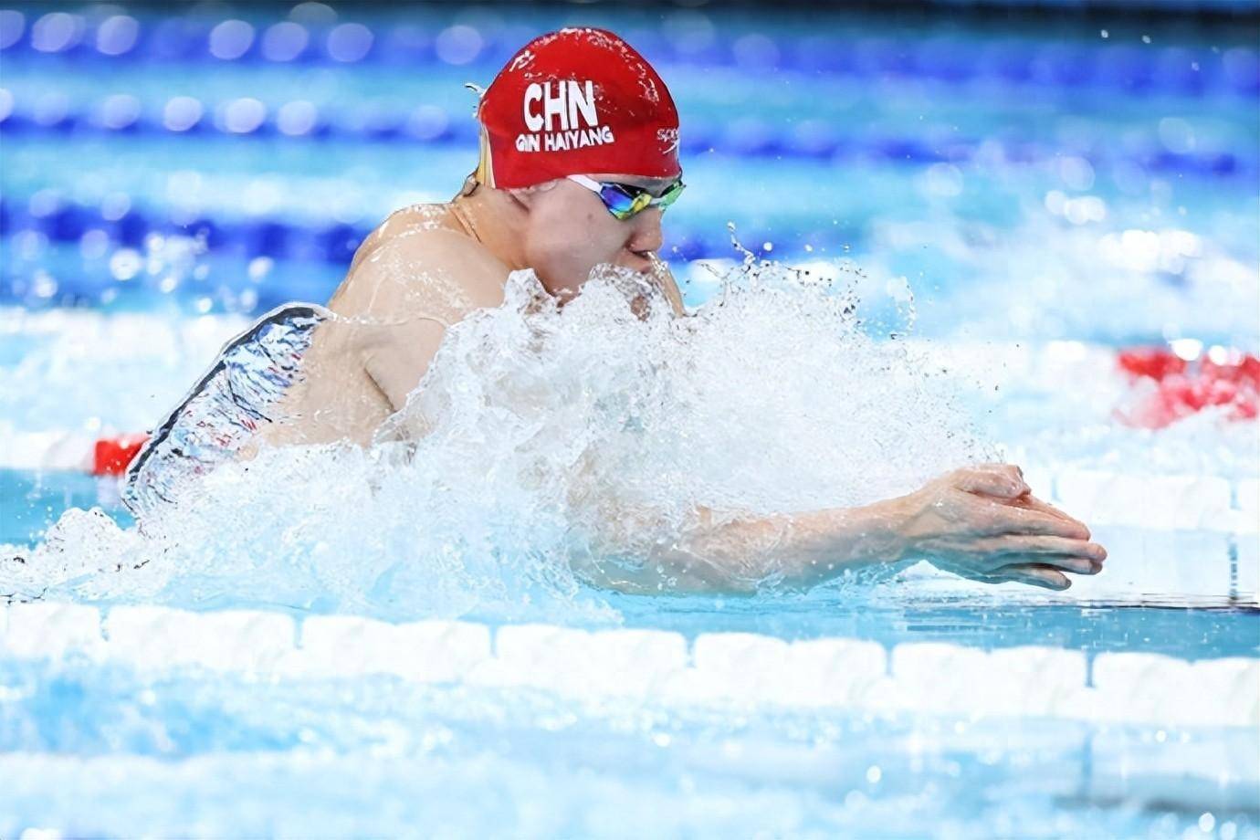 冠军浴血拼搏，展现顶级竞技水平